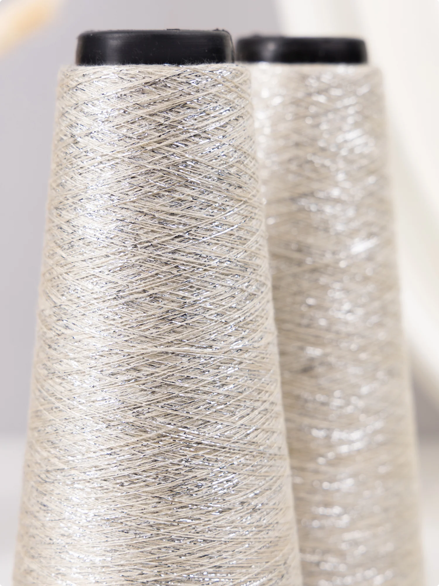 Слоновая кость пряжа с люрексом для вязания OnlyWe Alluring Shine 50 гр, 1500 метров