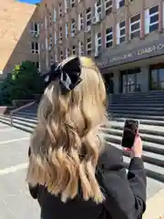 Черный бант для волос на заколке