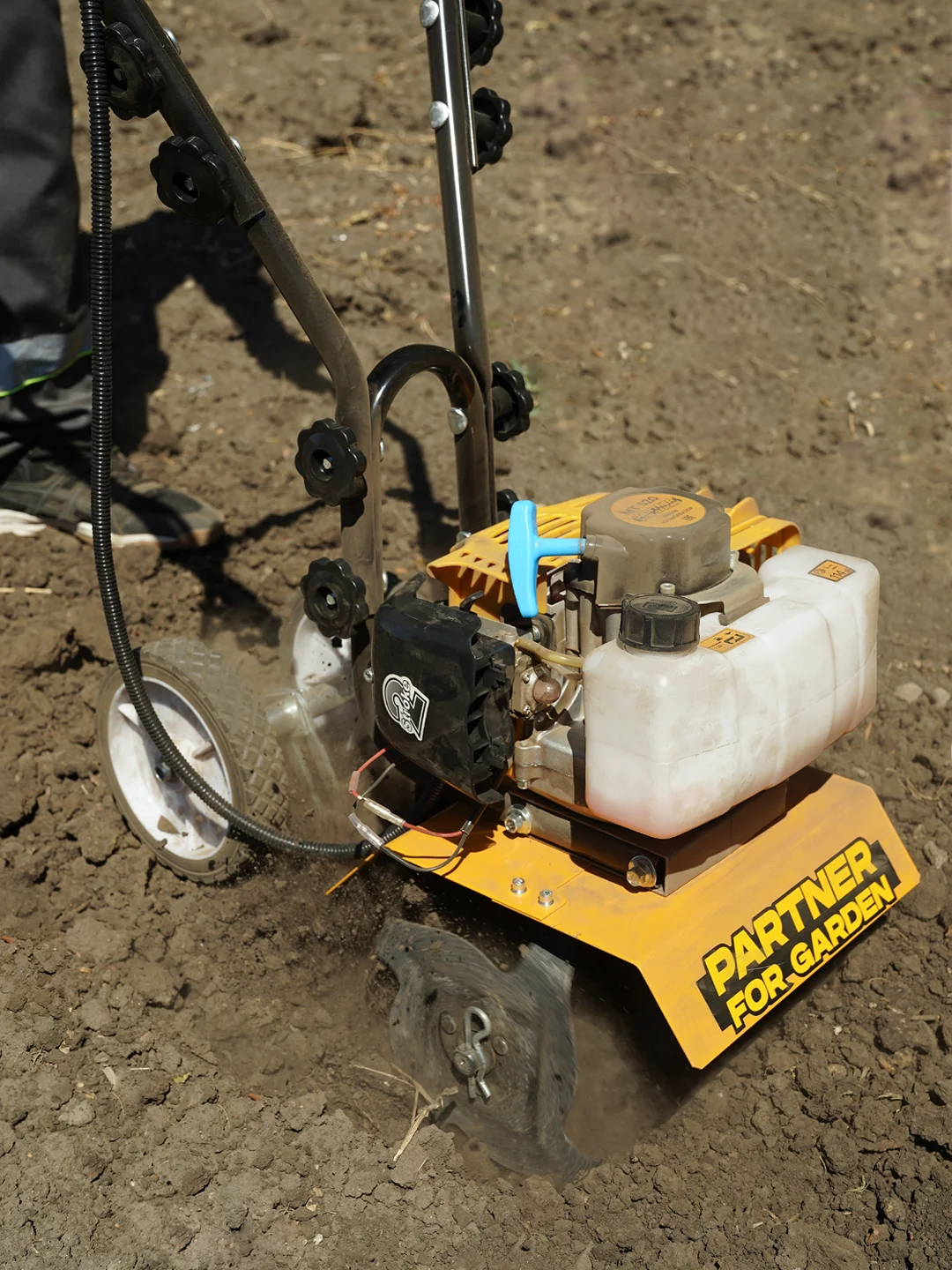 Культиватор бензиновый Partner for Garden МТ-520 2,3 л.с Ширина 300 мм, диаметр фрезы 240 мм