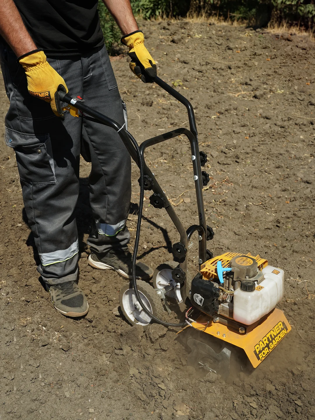 Культиватор бензиновый Partner for Garden МТ-520 2,3 л.с Ширина 300 мм, диаметр фрезы 240 мм