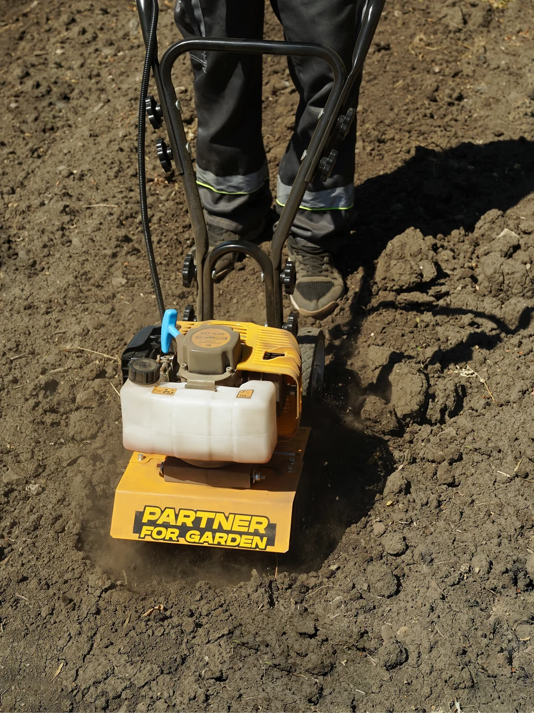Культиватор бензиновый Partner for Garden МТ-520 2,3 л.с Ширина 300 мм, диаметр фрезы 240 мм