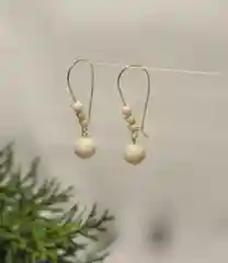Серьги висячие с натульнм камнем