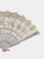 Белый веер с кольцом