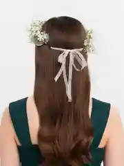 Белый венок на голову с цветами