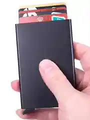 Металлический Картхолдер с RFID защитой банковских карт от считывания