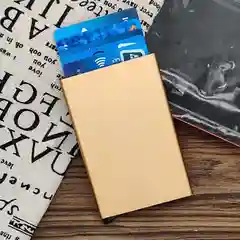 Золотой металлический Картхолдер с RFID защитой банковских карт от считывания