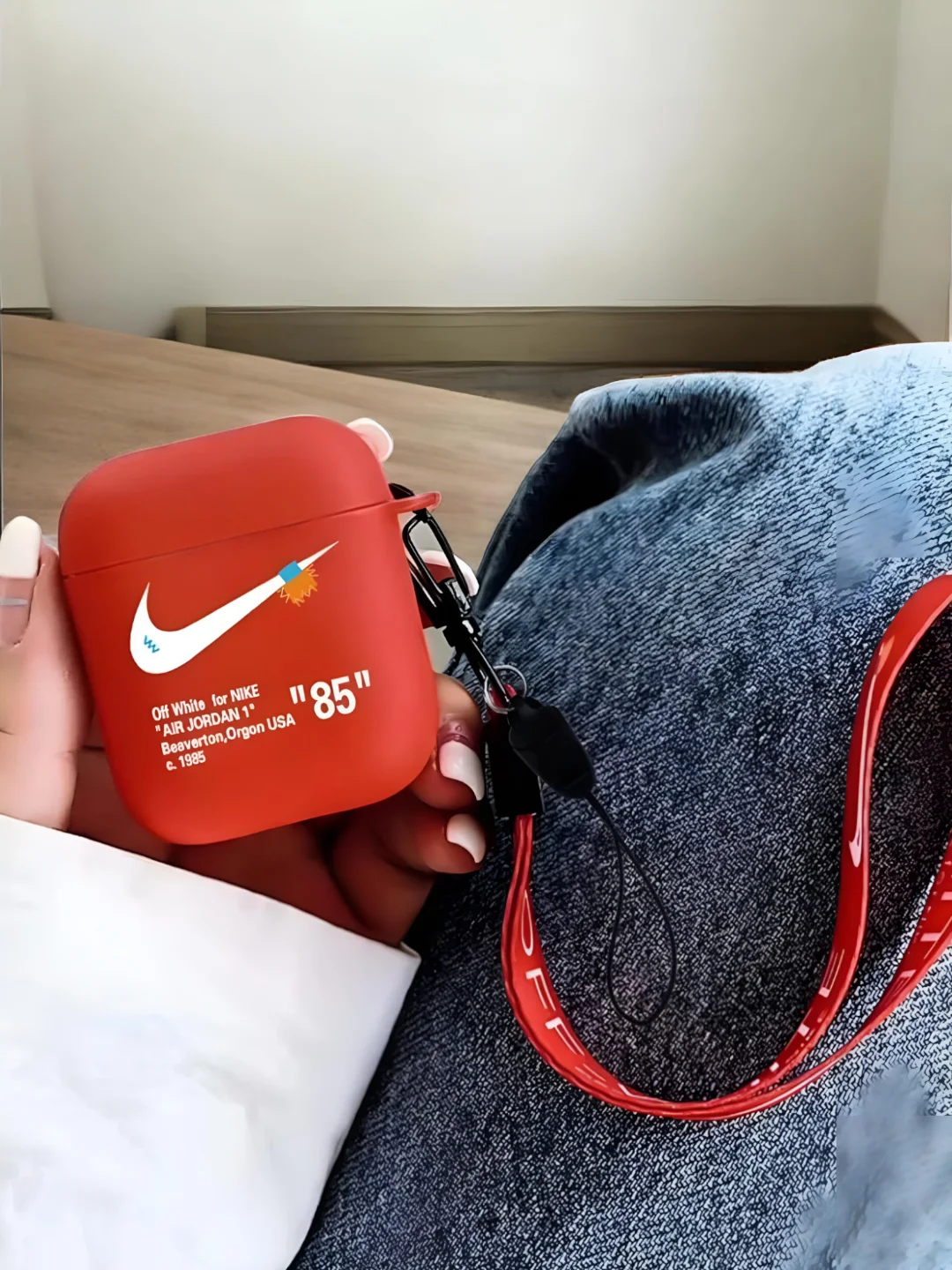Красный чехол для наушников Apple AirPods 1 / Pro 2 / 3 силиконовый с принтом Nike sport (найк))