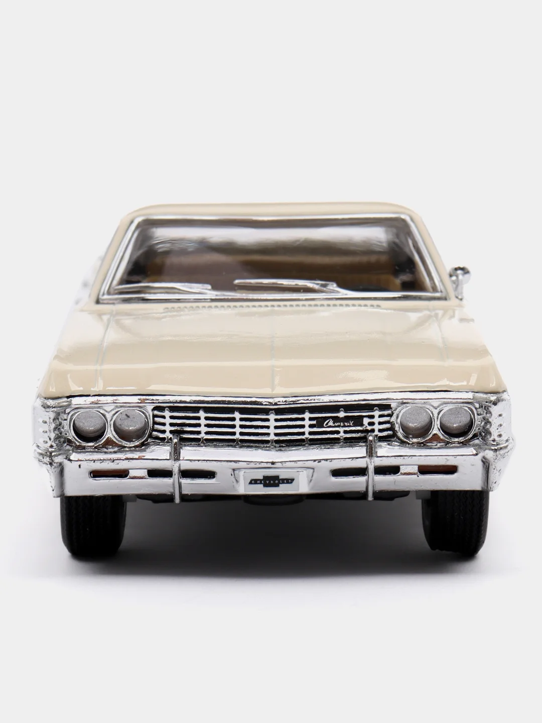 Бежевый машина металлическая Kinsmart Chevrolet Impala 1967. 1:43 KT5418D