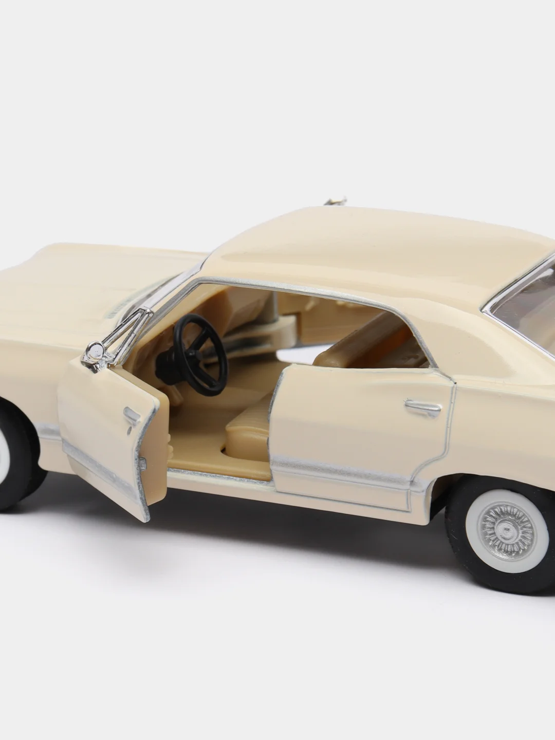 Бежевый машина металлическая Kinsmart Chevrolet Impala 1967. 1:43 KT5418D