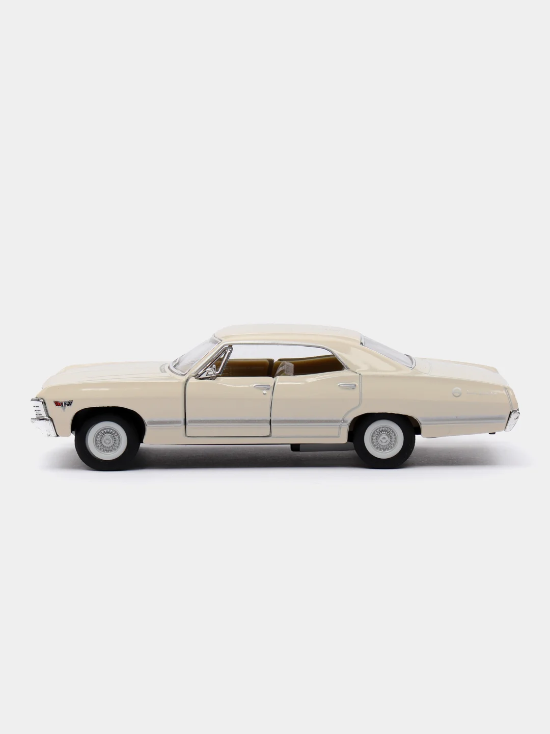Бежевый машина металлическая Kinsmart Chevrolet Impala 1967. 1:43 KT5418D