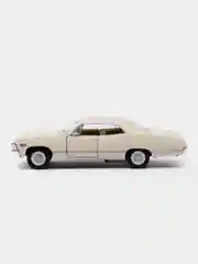 Бежевый машина металлическая Kinsmart Chevrolet Impala 1967. 1:43 KT5418D