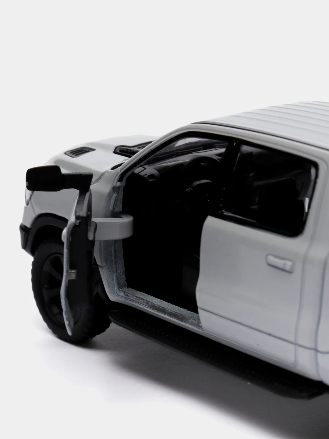 Белый машинка металлическая Kinsmart 1:46 2019 Dodge RAM 1500 (Додж Рам) KT5413D