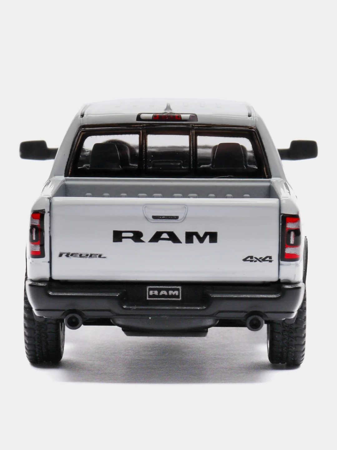 Белый машинка металлическая Kinsmart 1:46 2019 Dodge RAM 1500 (Додж Рам) KT5413D