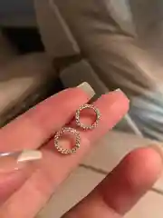 Серьги гвоздики со стразами, круглые серьги-колечки с камнем, сережки и пусеты с фианитом