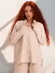 Бежевый женский костюм, рубашка и брюки