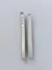 Белый футляр для зубной щетки из пластика