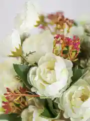 Молочный искусственные цветы пионы, камелии, розы, букет