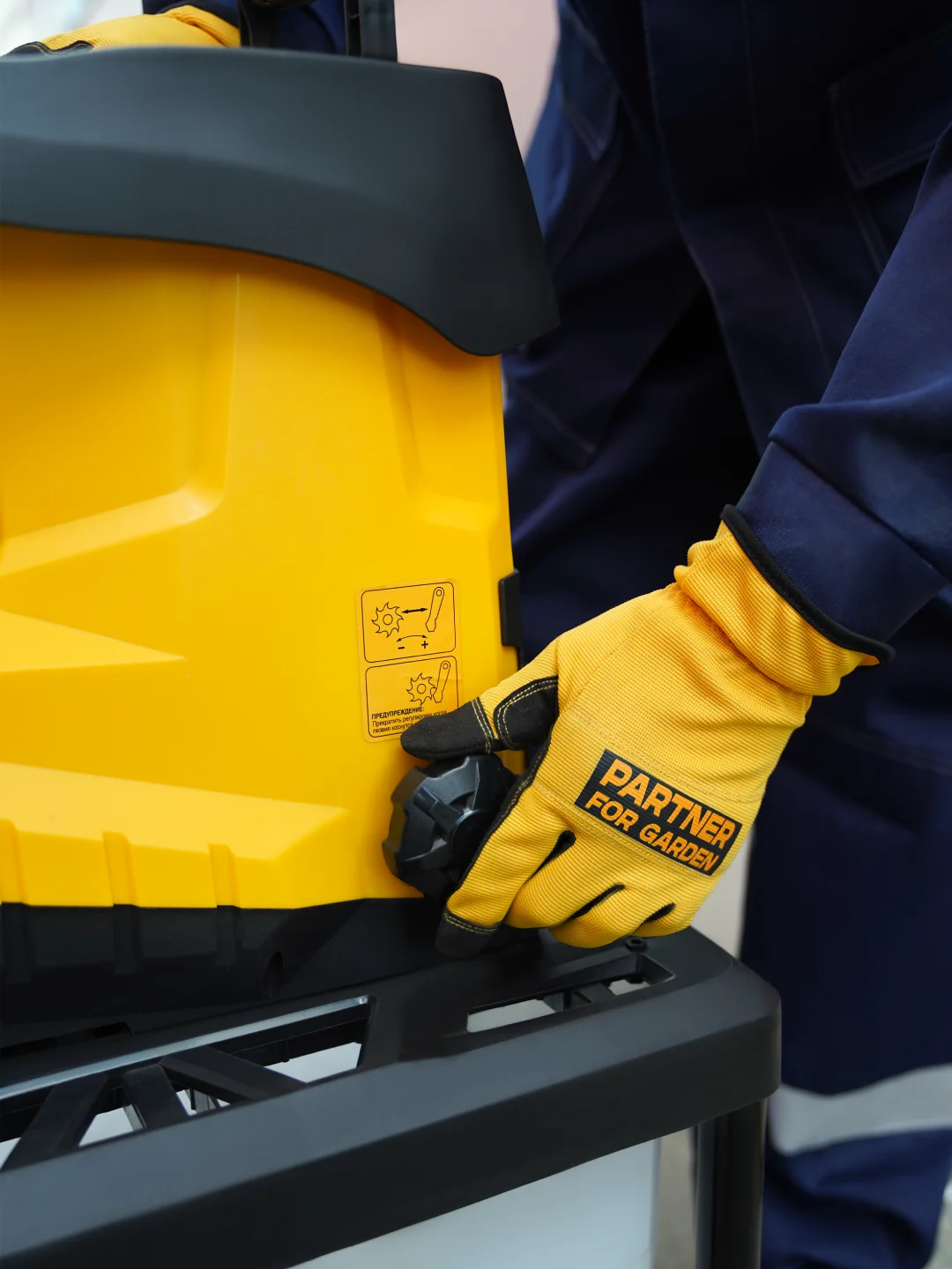 Садовый измельчитель электрический  Partner for Garden EGS 3000G (3 кВт, 4500 об/мин,60 л)