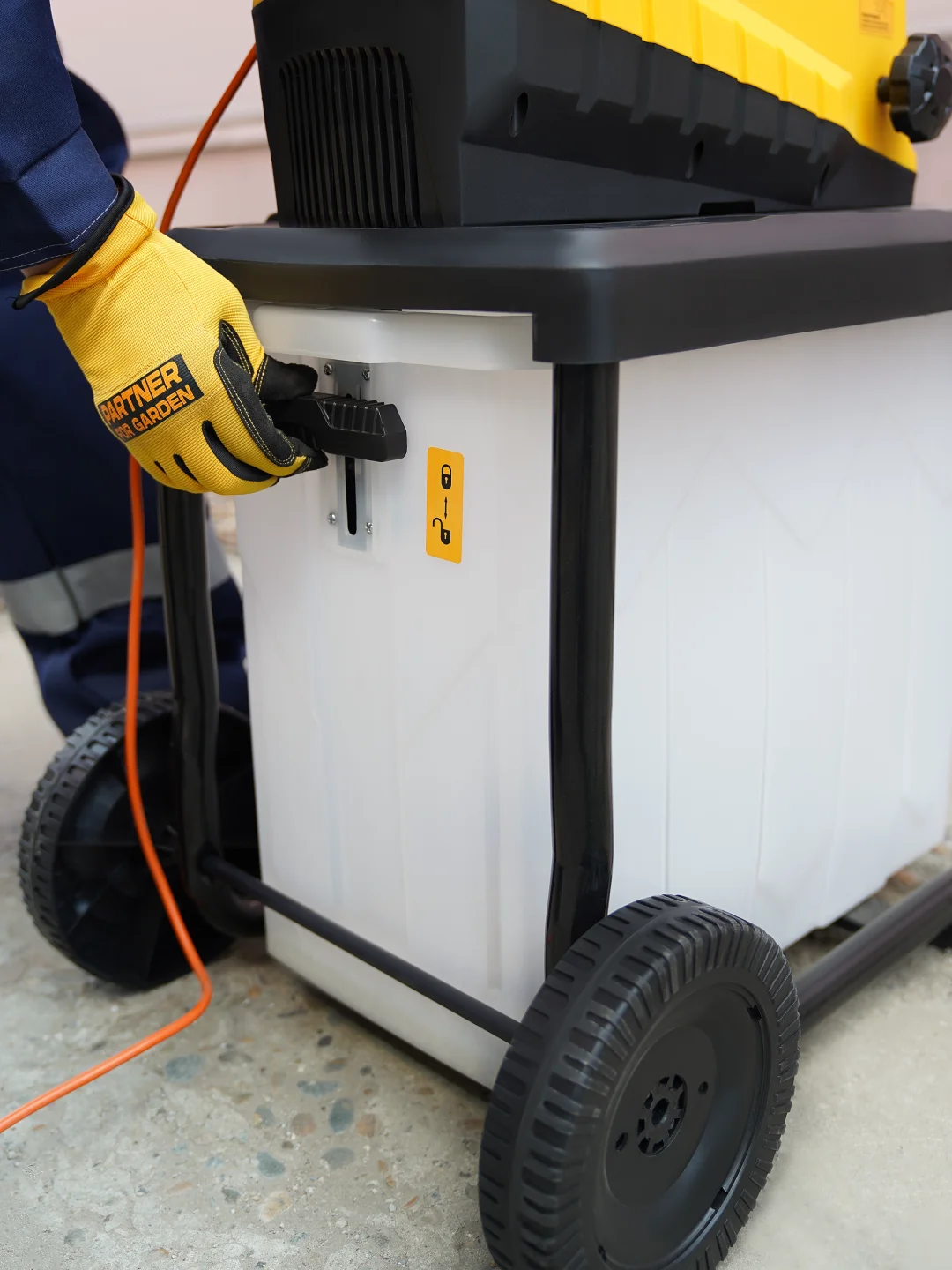 Садовый измельчитель электрический  Partner for Garden EGS 3000G (3 кВт, 4500 об/мин,60 л)