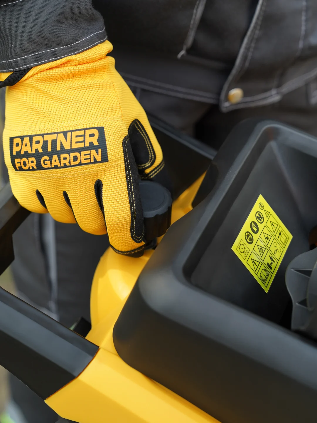 Садовый измельчитель электрический Partner for garden EGS 3000 3000 Вт, 45 мм, 4500 об/мин