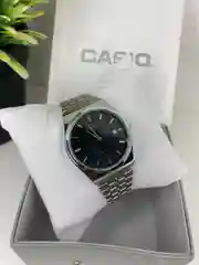 Наручные часы с кварцевым механизмом
