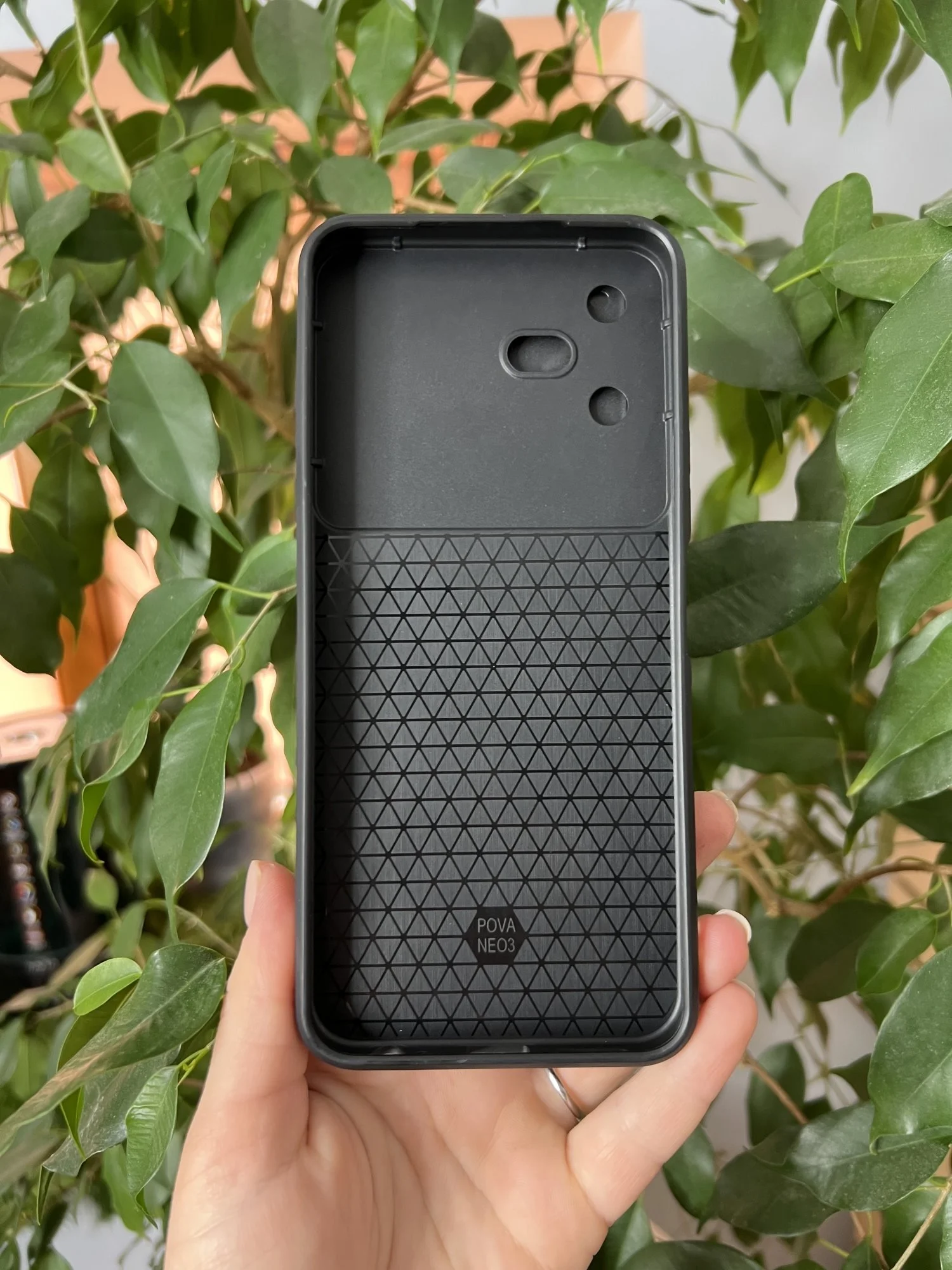 Черный чехол противоударный armors для Tecno Pova Neo 3 / Техно Пова Нео 3 с защитой камеры