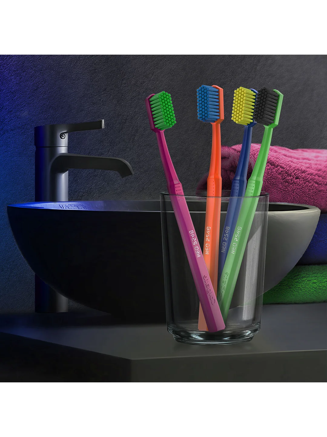 Зубная щетка Colgate Neo, 2548 кончиков щетинок, средней жесткости, 2+1