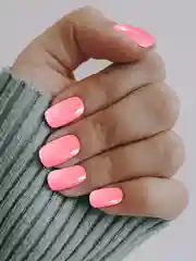 Розовый гель-лак для ногтей