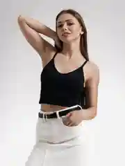 Черный топ на бретелях