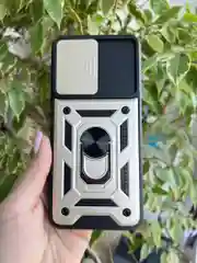 Золотой чехол противоударный armors для Realme C33 / Реалми С33 с защитой камеры