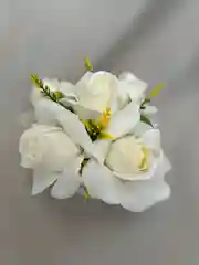 Молочный букет из мыльных роз в кашпо из гипса / Подарочный набор цветы