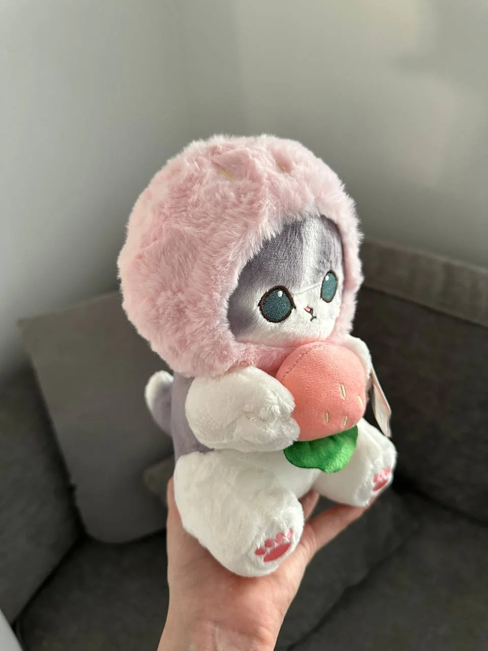 Розовый мягкая игрушка кошка в костюме плюшевая аниме фермер высота 25см