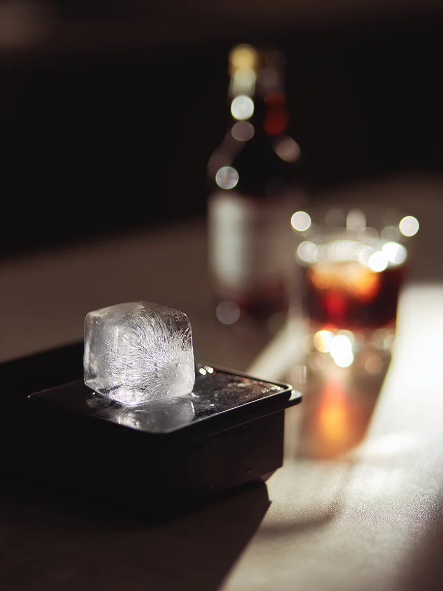 Форма для льда Куб с крышкой Ice cubes силиконовая 6 ячеек