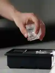 Форма для льда Куб с крышкой Ice cubes силиконовая 6 ячеек