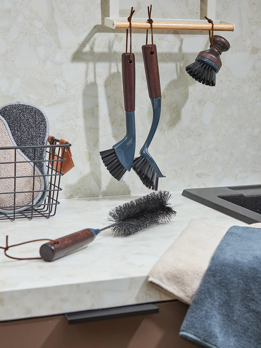 Щетка для мытья посуды с ручкой Cleans 24 см