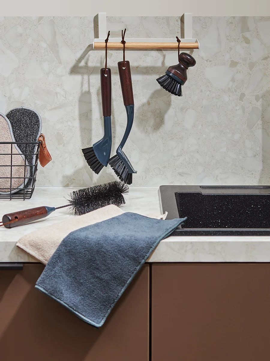 Щетка для мытья посуды с ручкой Cleans 24 см