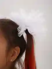Белые пышные школьные бантики