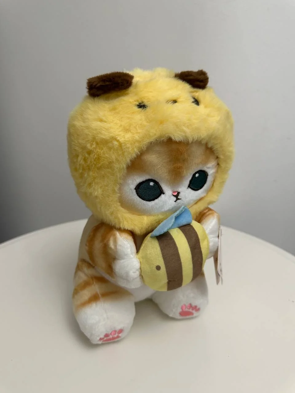 Желтый мягкая игрушка кошка в костюме плюшевая аниме фермер высота 25см