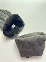 Серый шапка со снудом демисезонная