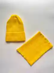 Желтый шапка со снудом демисезонная