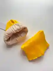 Желтый шапка со снудом демисезонная