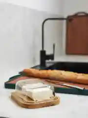 Масленка для сливочного масла стеклянная с бамбуковым основанием 18х14х6 см