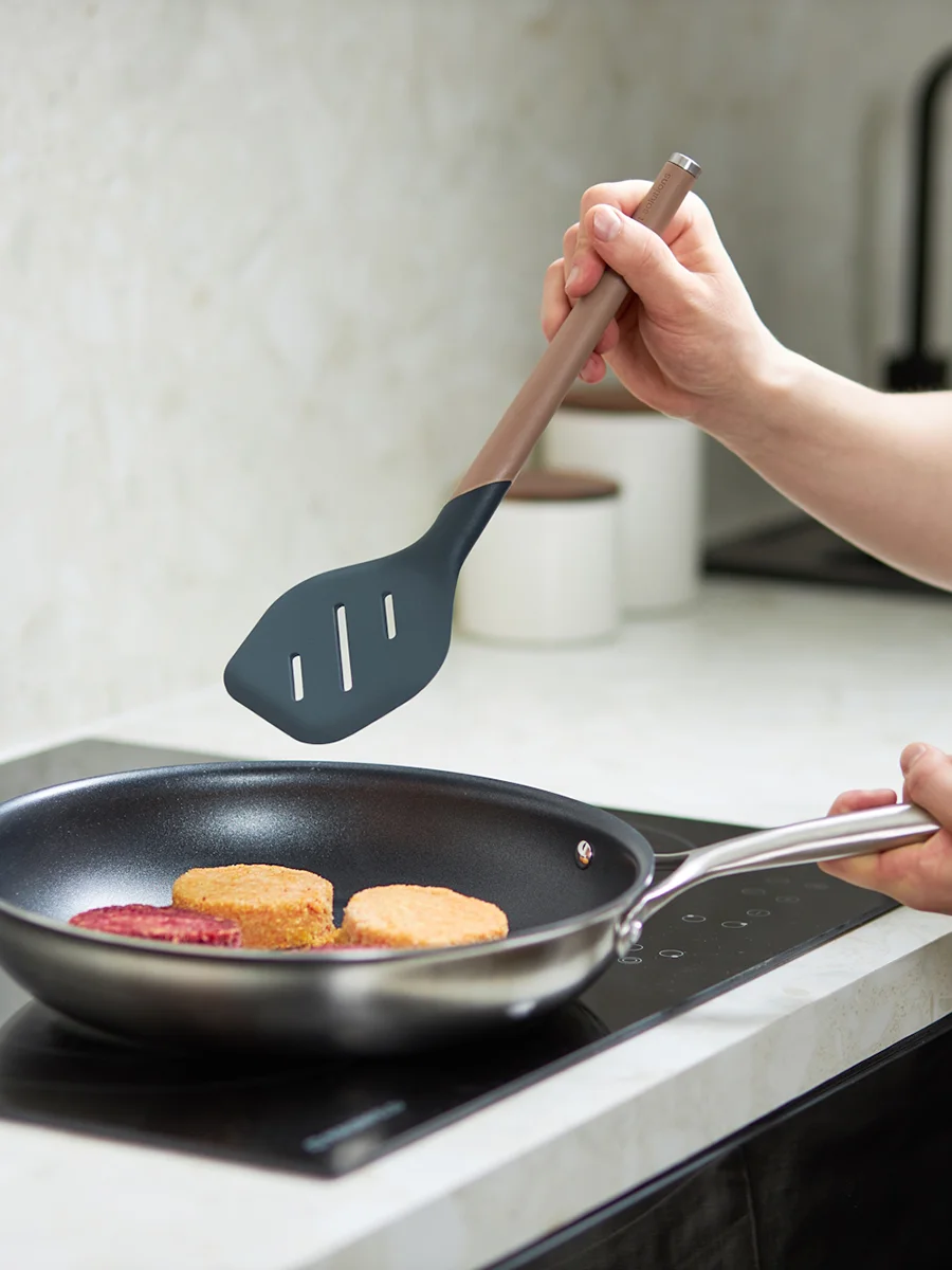 Лопатка-шумовка силиконовая кулинарная с прорезями 32 см SmartChef капучино-графит
