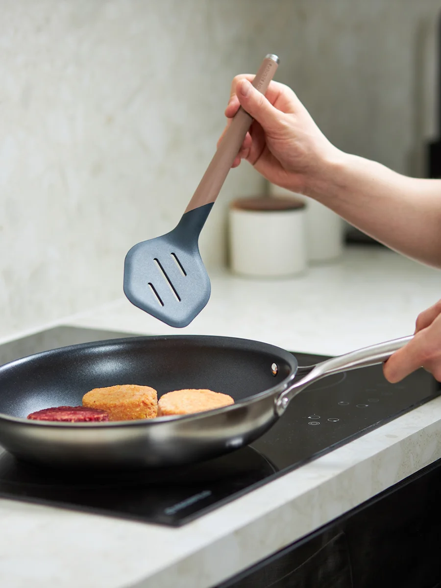 Лопатка-шумовка силиконовая кулинарная с прорезями 32 см SmartChef капучино-графит