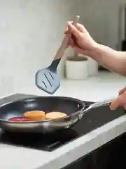 Лопатка-шумовка силиконовая кулинарная с прорезями 32 см SmartChef капучино-графит