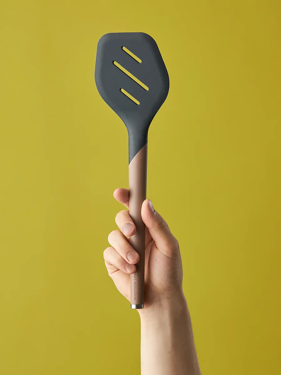 Лопатка-шумовка силиконовая кулинарная с прорезями 32 см SmartChef капучино-графит