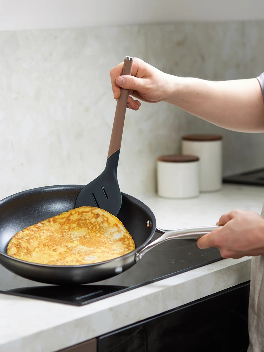 Лопатка-шумовка силиконовая кулинарная с прорезями 32 см SmartChef капучино-графит