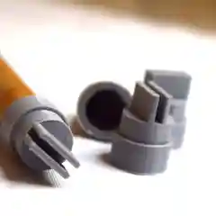 Серый крепеж жердочки 12мм. к прутьям 2мм., 4шт