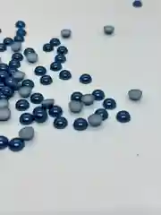 Индиго кабошоны ,половинки бусины под  жемчуг ,полубусины,  в упаковке 30 грамм