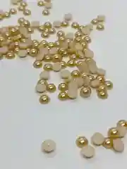 Хаки кабошоны ,половинки бусины под  жемчуг ,полубусины,  в упаковке 30 грамм